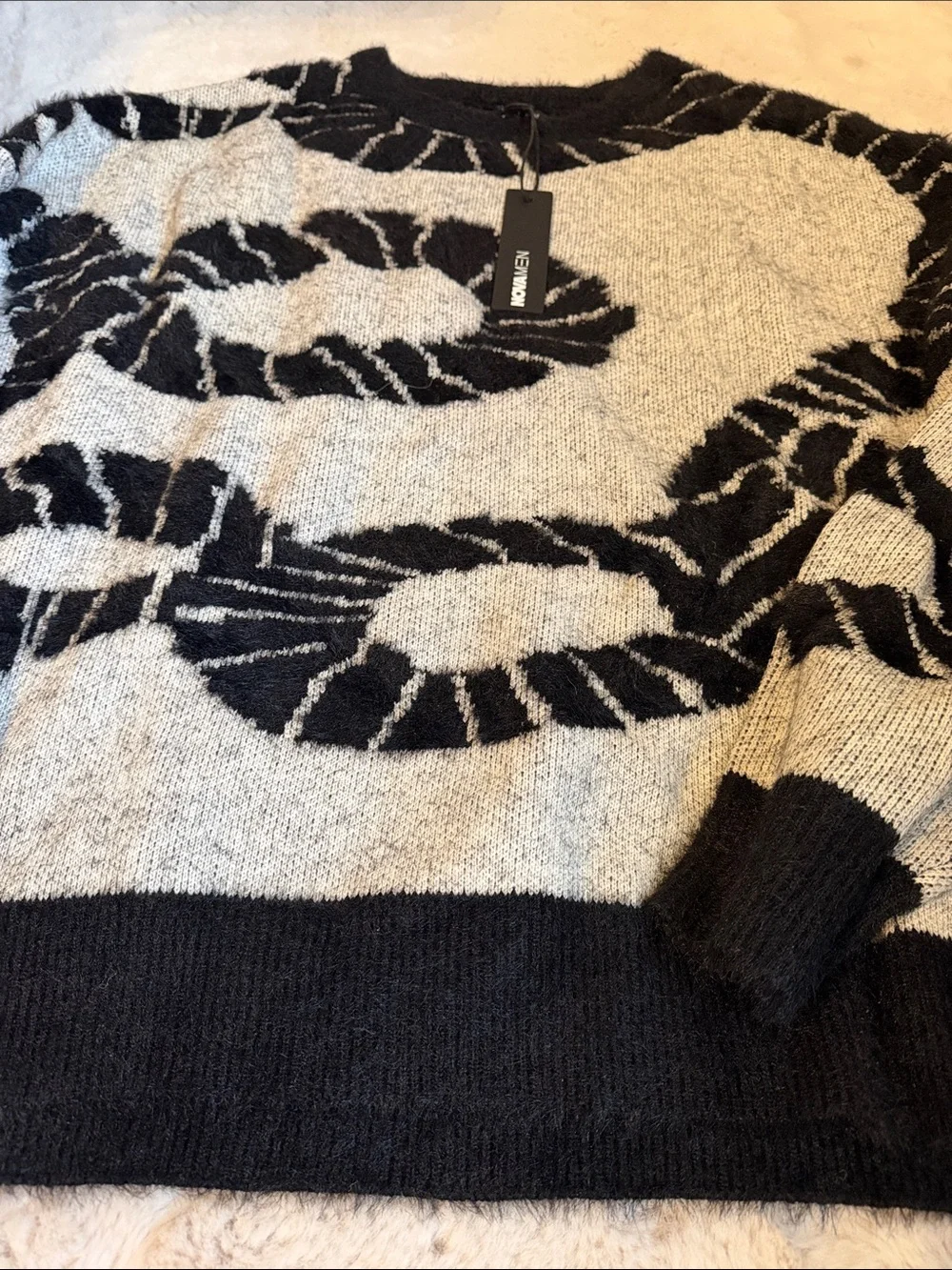 Men’s XXL Black & fuzzy sweater / NEW